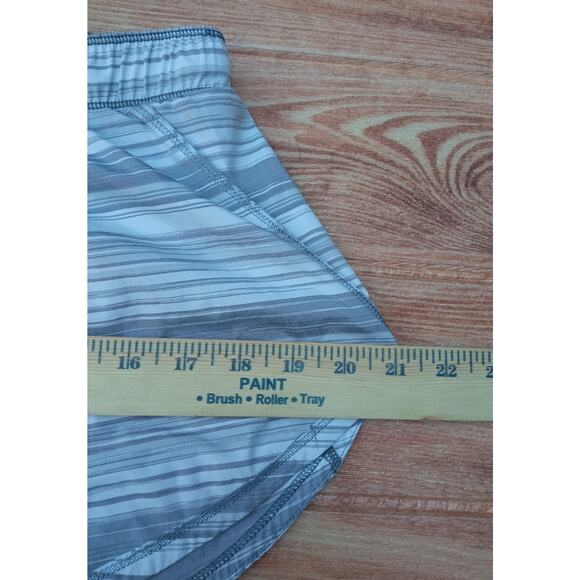 Lululemon Women's Shorts Speed Up Gray /White Size Medium - Picture 7 of 10